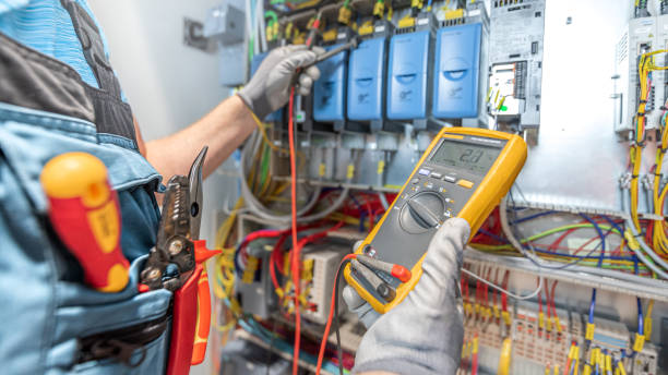 Best Affordable Emergency Electrician  in Hubbard, OR
